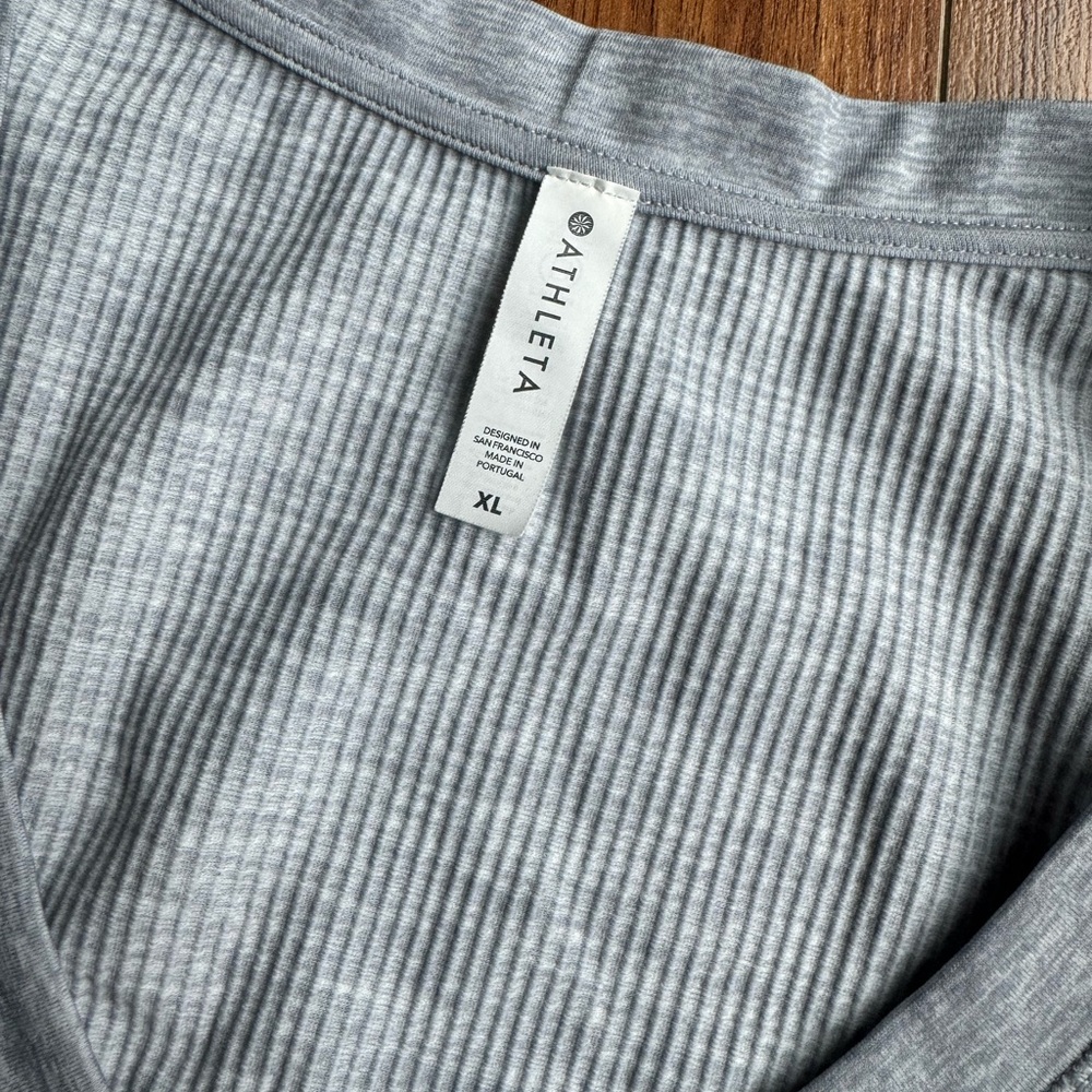 XL Light grey Athelta workout v-neck